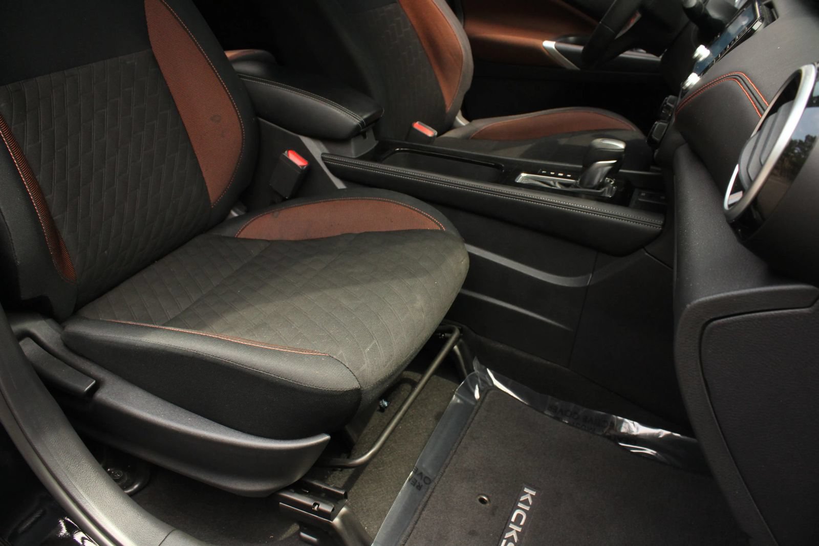 Used 2024 Nissan Kicks SR FWD image 27