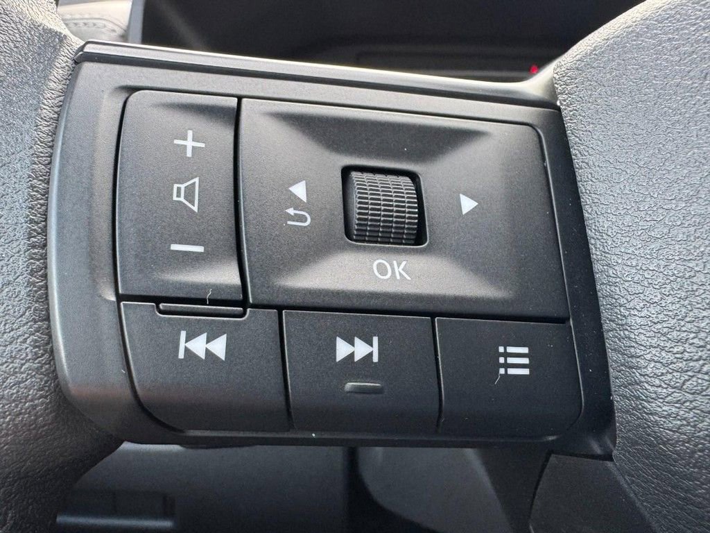 Used 2025 Nissan Rogue S image 16