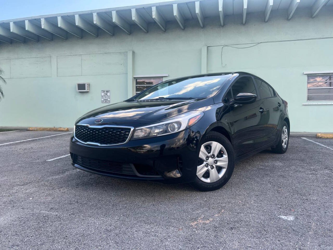 Used 2018 Kia Forte LX FWD image 2
