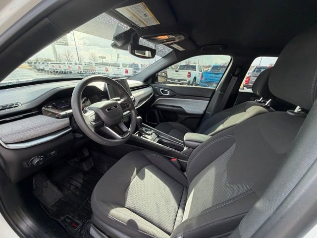 Used 2025 Jeep Compass Sport image 14