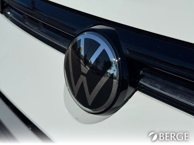 New 2025 Volkswagen Taos SE image 12