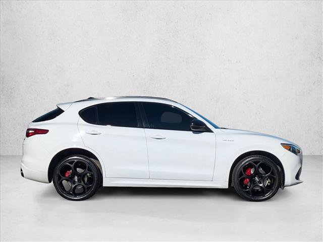 Used 2022 Alfa Romeo Stelvio Veloce image 4