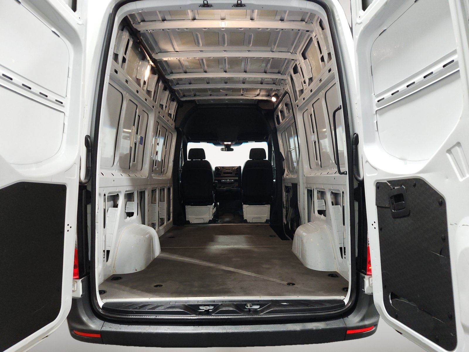 Used 2025 Mercedes-Benz Sprinter 2500 image 13