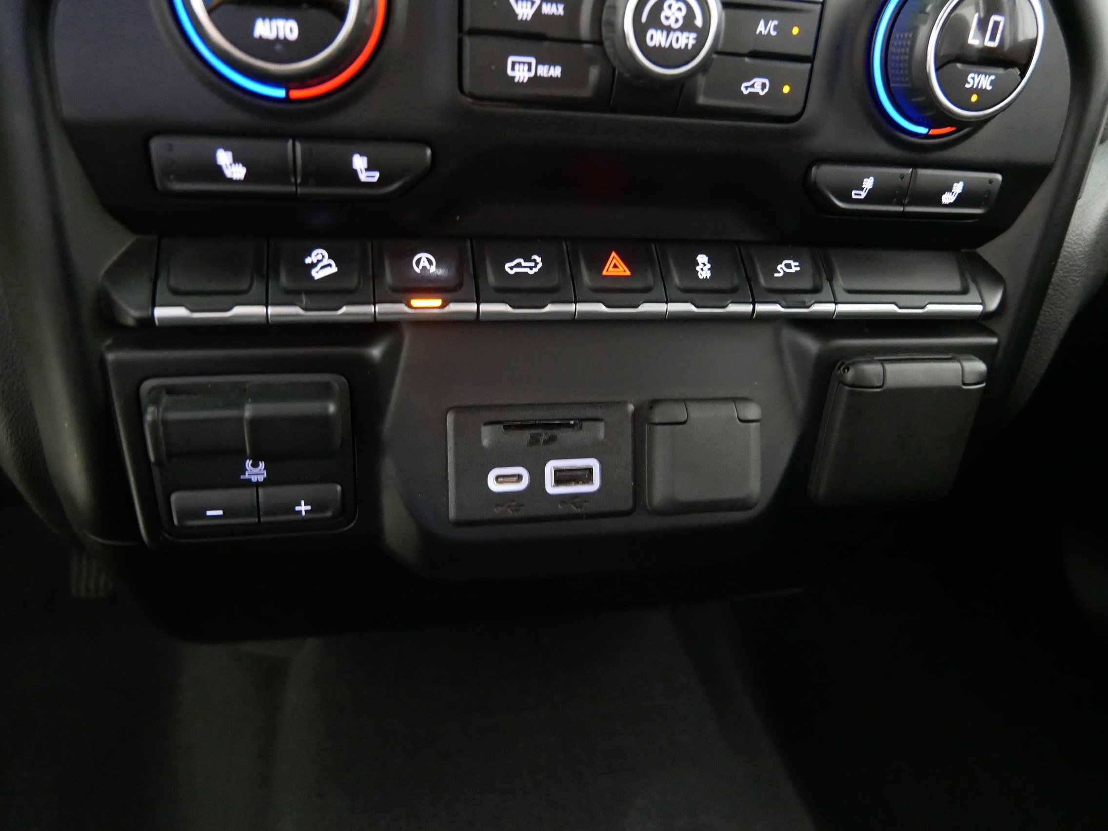 Certified 2019 Chevrolet Silverado 1500 LT w/ All-Star Edition AWD/4WD image 31