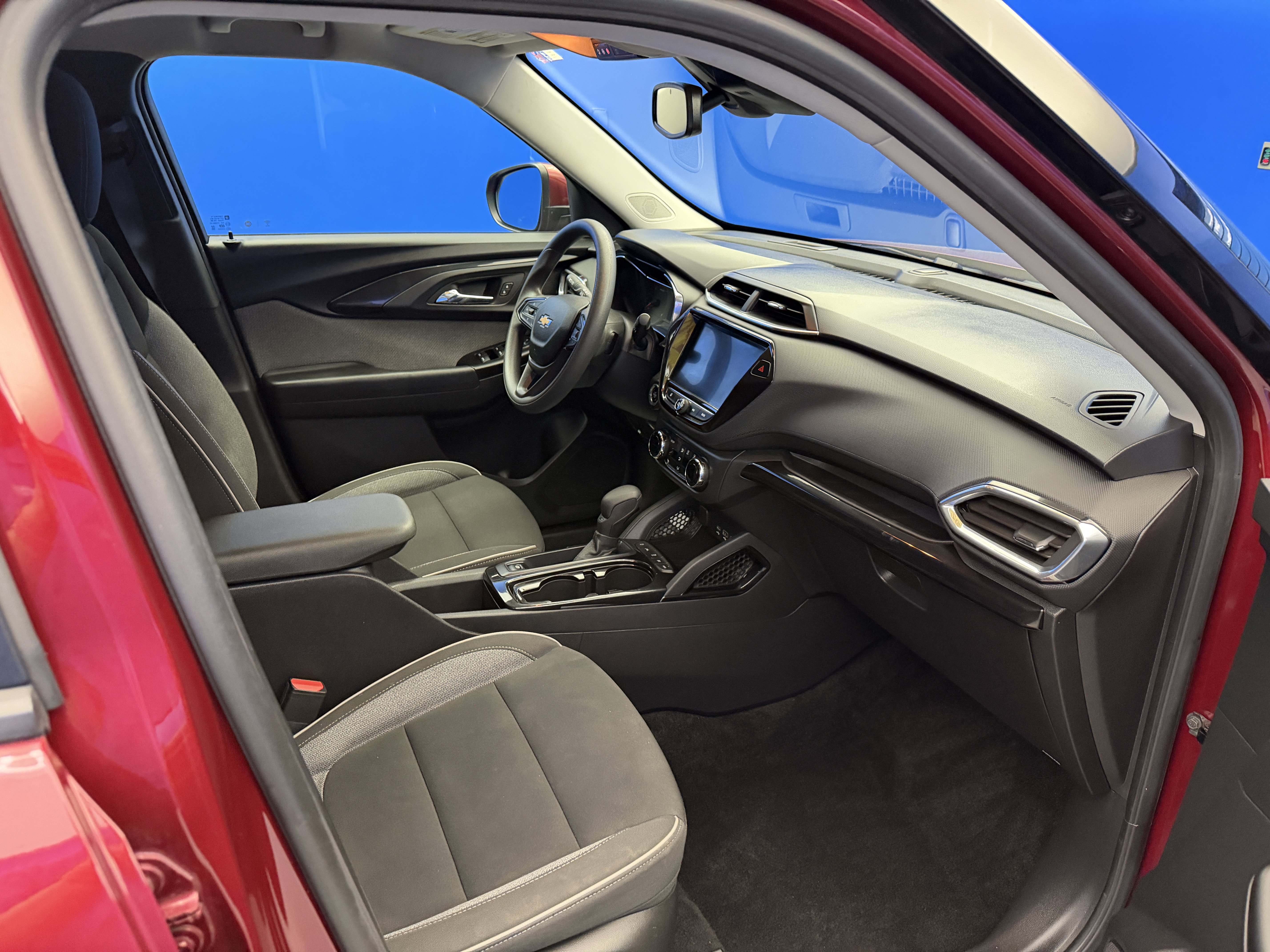 Used 2023 Chevrolet TrailBlazer LT w/ Convenience Package AWD/4WD image 25