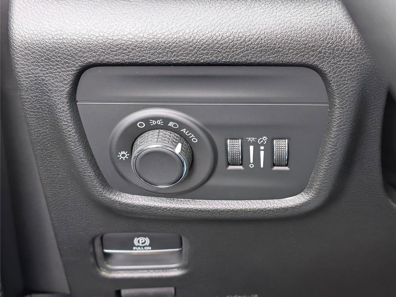 New 2026 Jeep Grand Cherokee Altitude AWD/4WD image 16