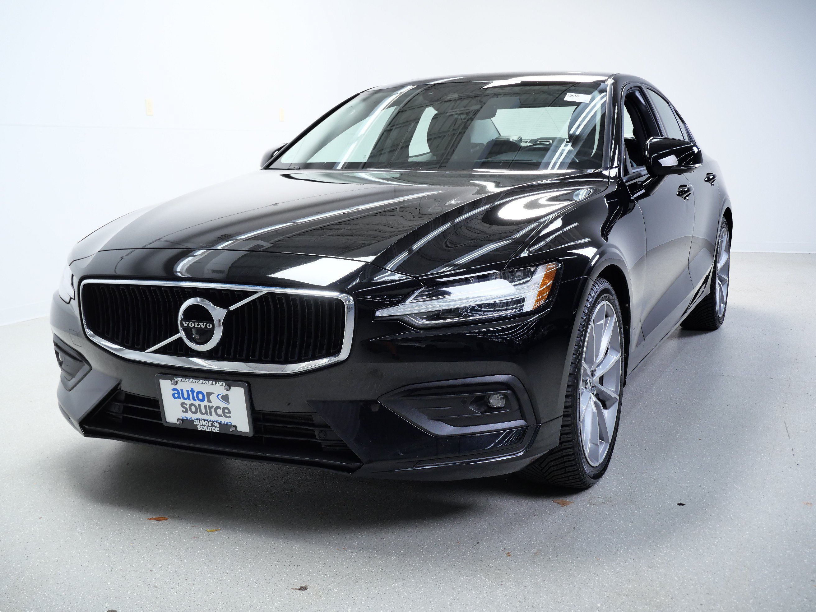 Used 2021 Volvo S60 T6 Momentum AWD/4WD image 12