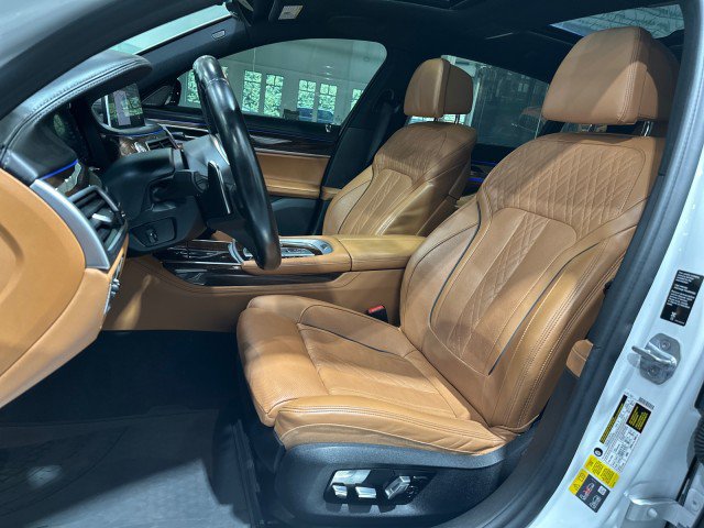 Used 2020 BMW 745e xDrive AWD/4WD image 44