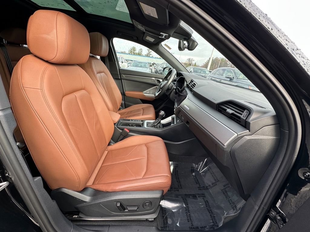 Used 2022 Audi Q3 2.0T Premium Plus w/ Premium Plus Package image 22
