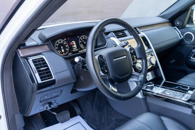Used 2020 Land Rover Discovery HSE image 13