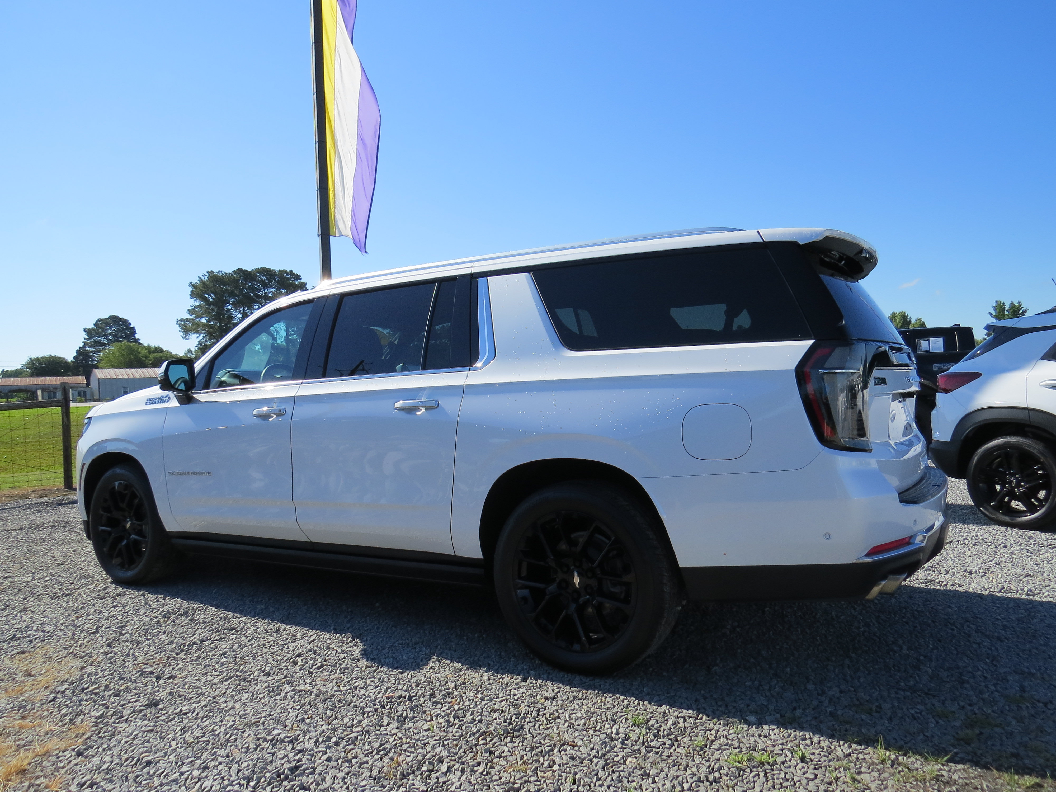 Used 2025 Chevrolet Suburban High Country AWD/4WD image 13