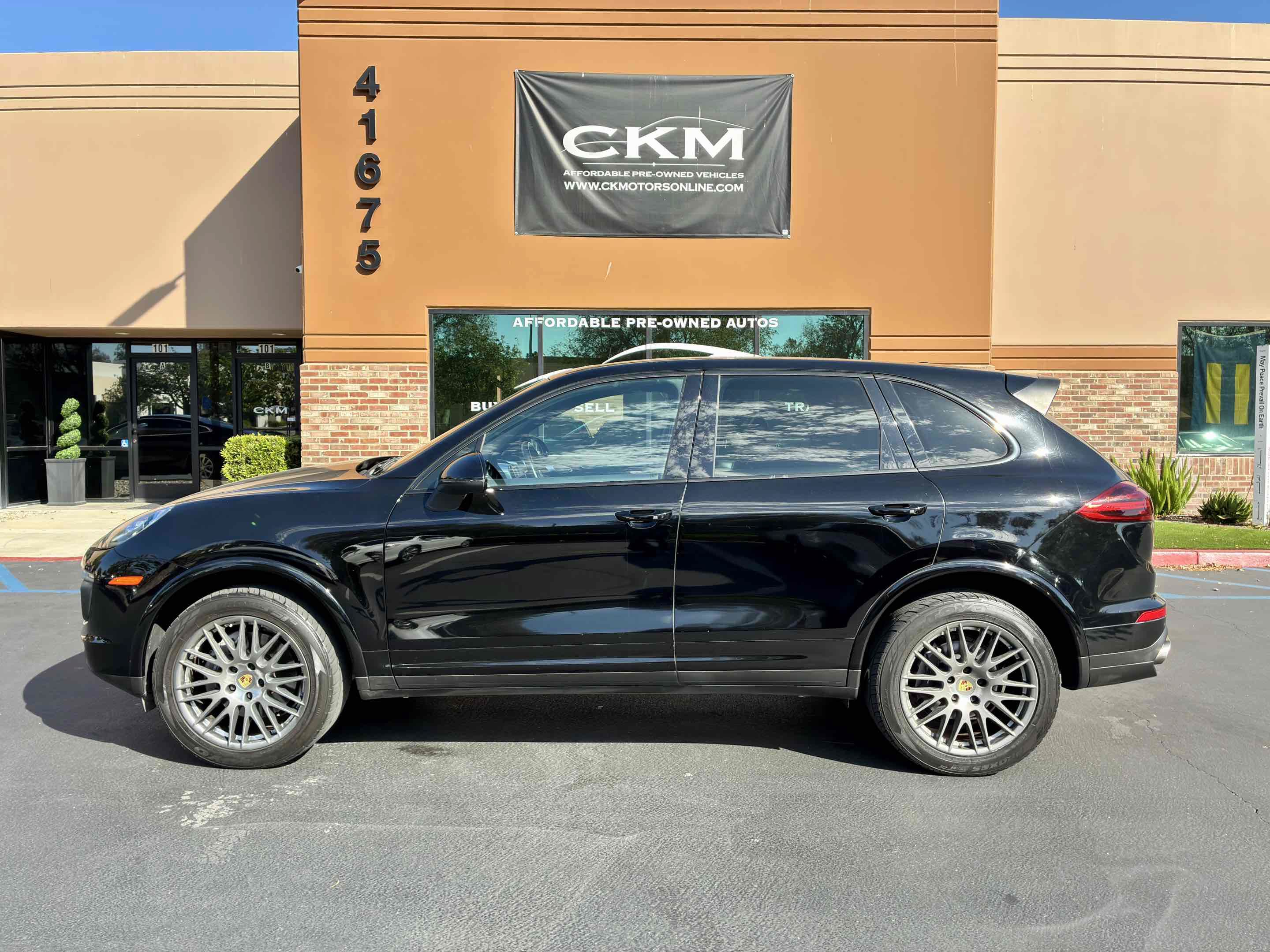 Used 2017 Porsche Cayenne AWD/4WD image 3