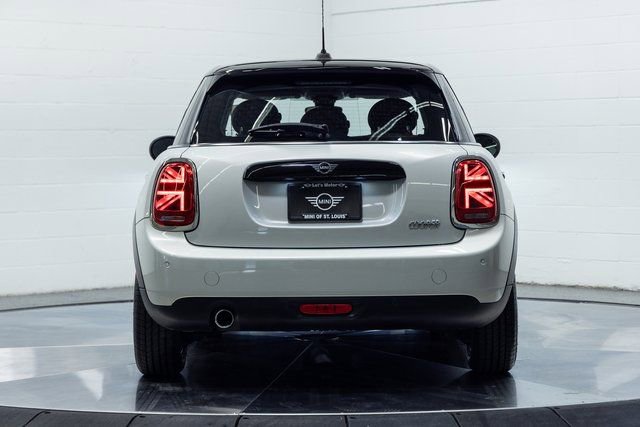 Used 2021 MINI Cooper 4-Door Hardtop image 7