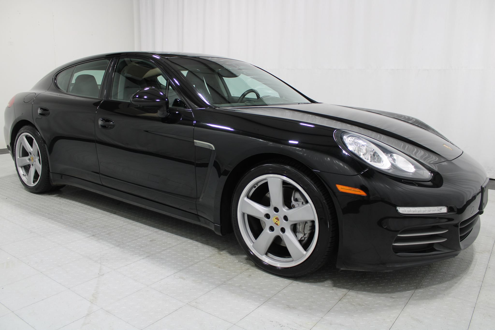 Used 2016 Porsche Panamera 4 Edition AWD/4WD image 4