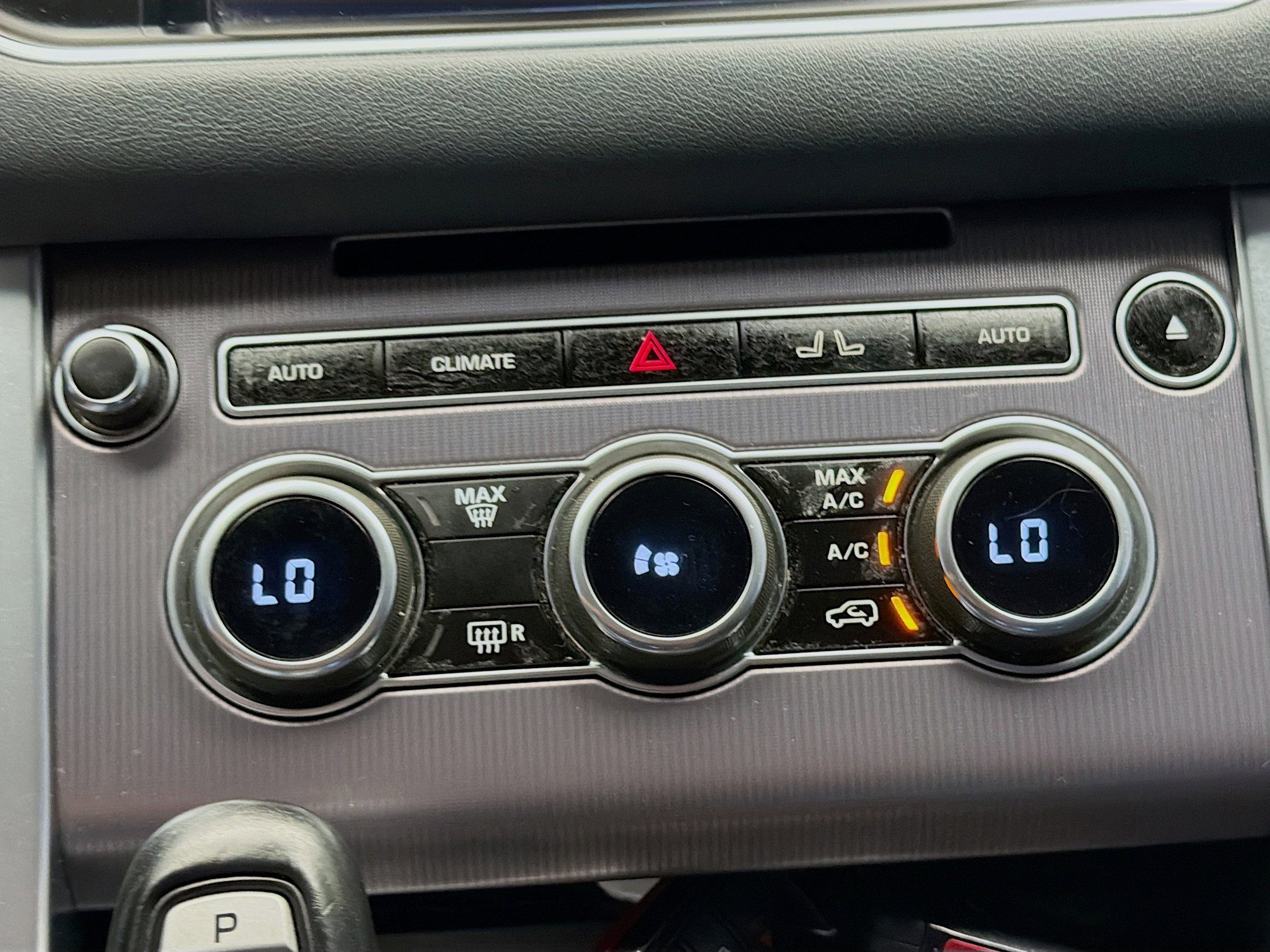 Used 2015 Land Rover Range Rover Sport HSE image 10