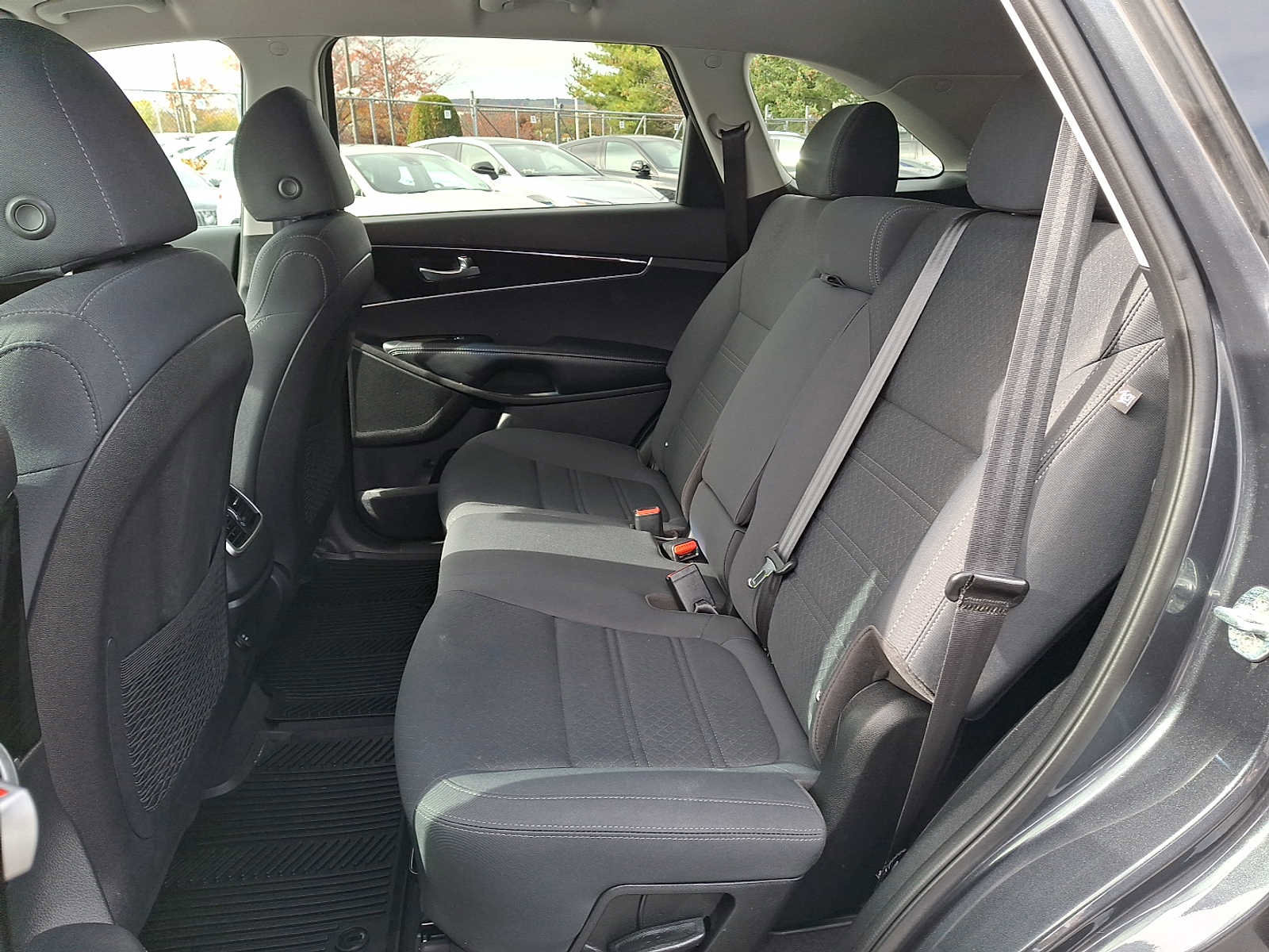 Used 2019 Kia Sorento S image 9