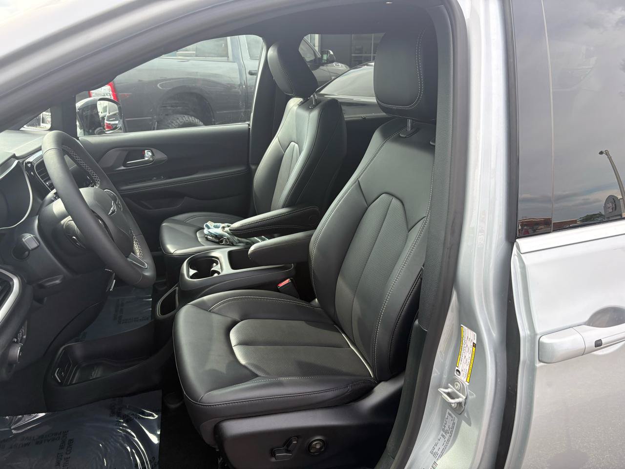 Used 2026 Chrysler Pacifica Select FWD image 22