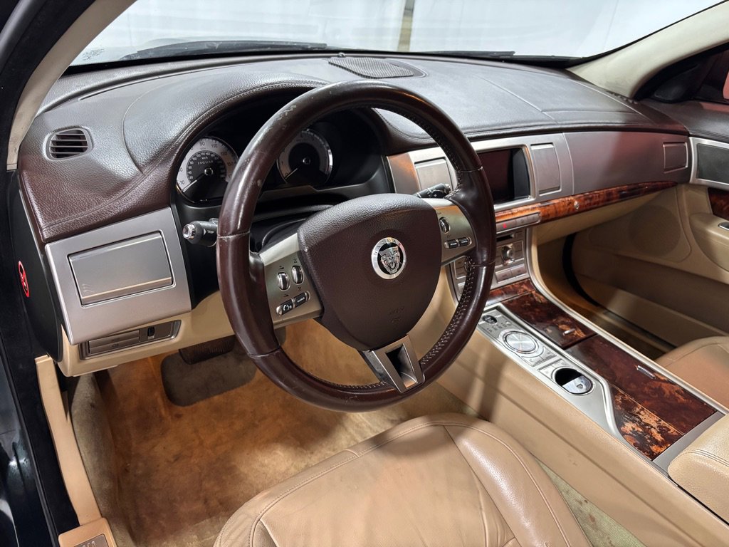 Used 2011 Jaguar XF image 9