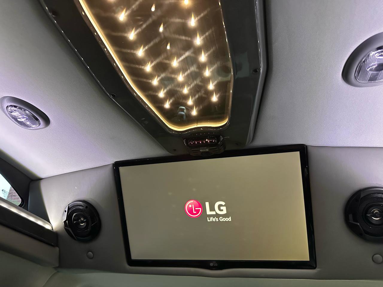 Used 2018 Mercedes-Benz Metris Passenger image 59