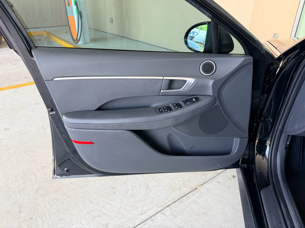 Used 2022 Hyundai Sonata SE w/ Cargo Package FWD image 10