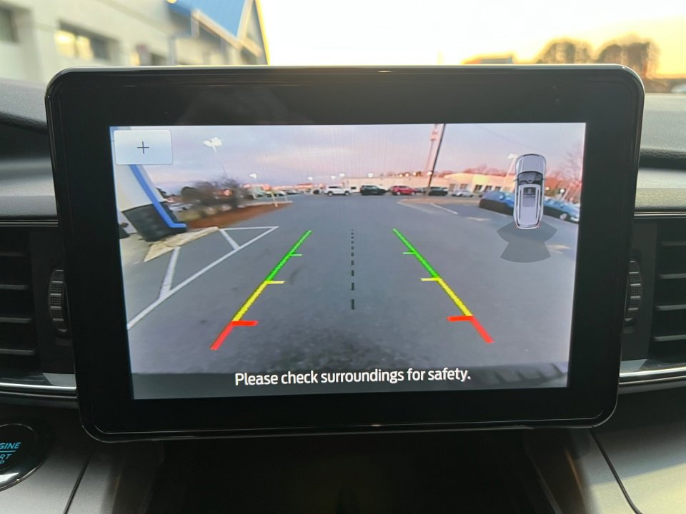 Used 2022 Ford Explorer XLT w/ Equipment Group 202A image 23