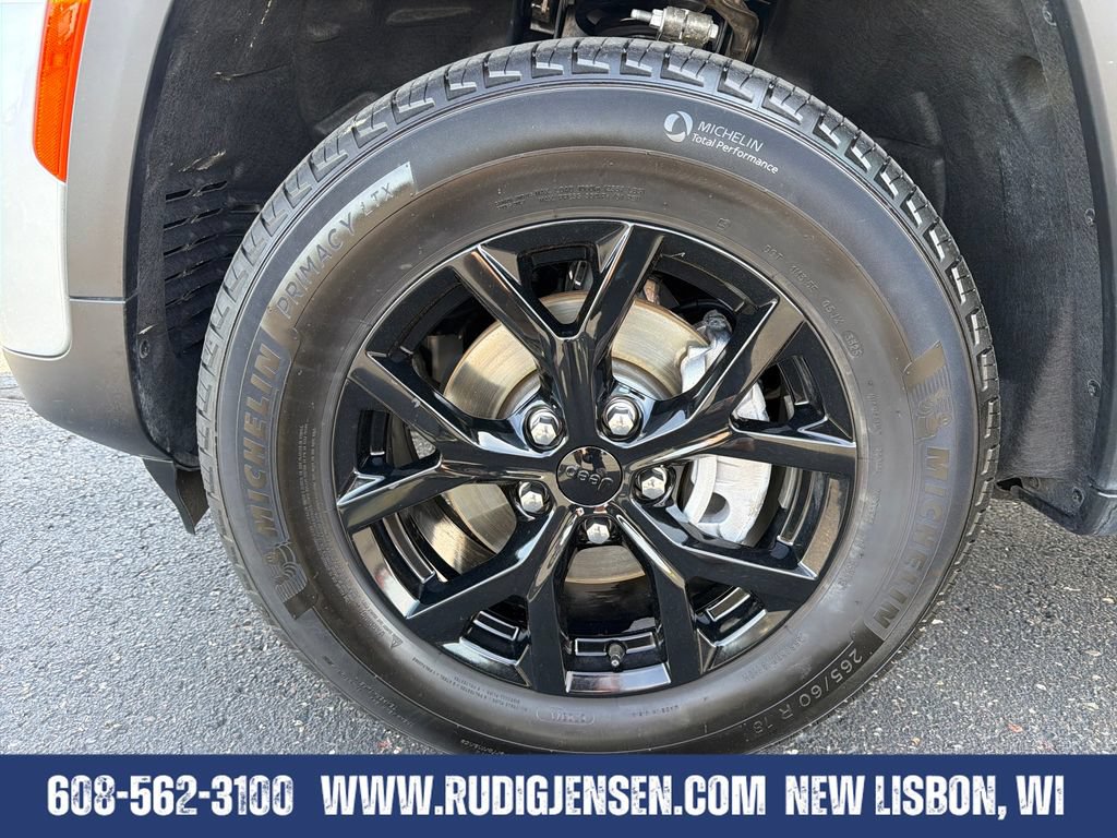 Used 2025 Jeep Grand Cherokee Altitude AWD/4WD image 25
