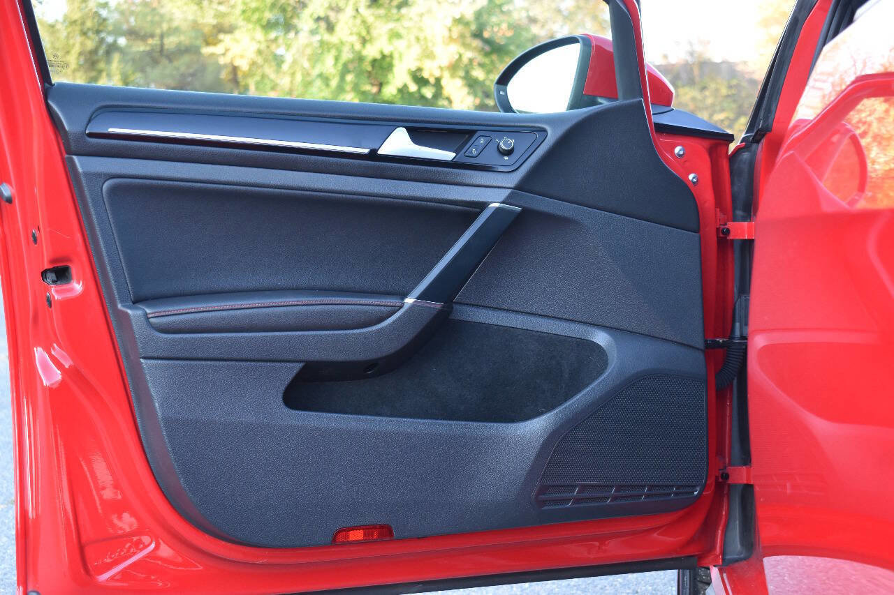 Used 2017 Volkswagen GTI S image 8