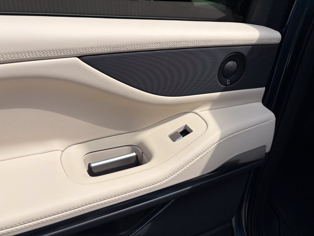 New 2027 Lincoln Navigator Premiere AWD/4WD image 22