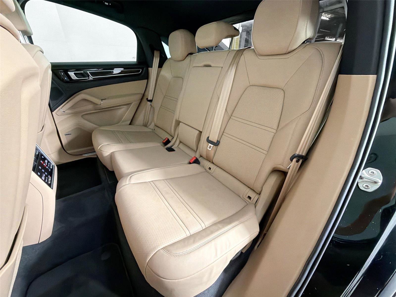 Certified 2022 Porsche Cayenne Platinum Edition AWD/4WD image 26
