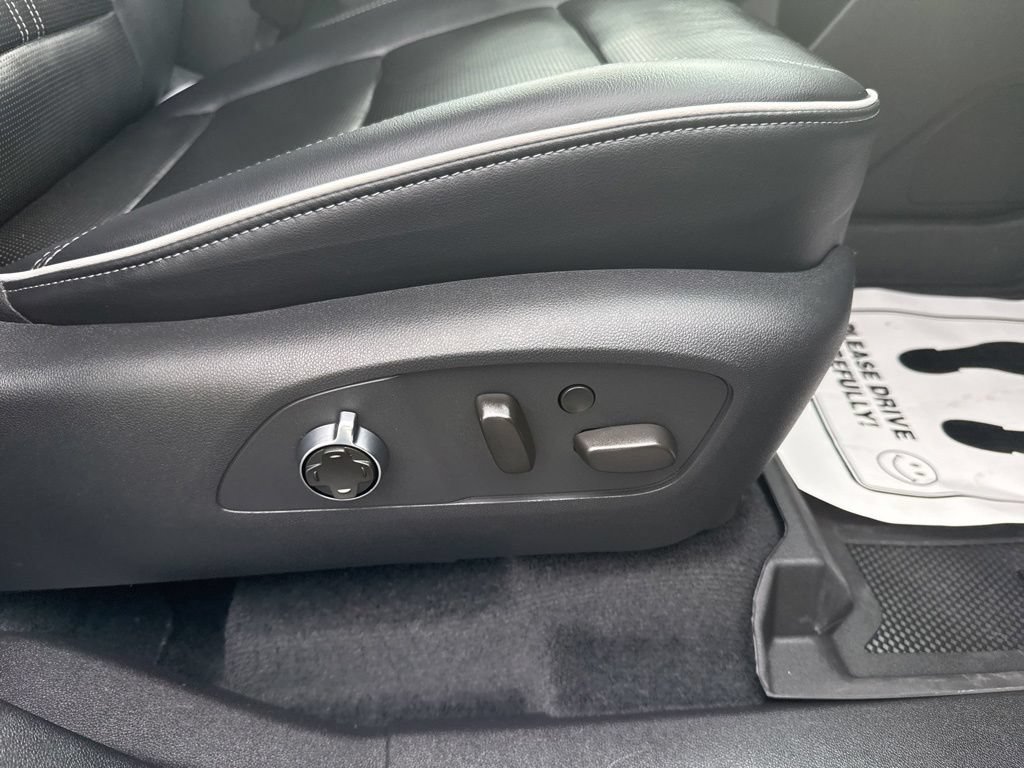 Used 2025 Buick Enclave Avenir w/ Super Cruise Package AWD/4WD image 45