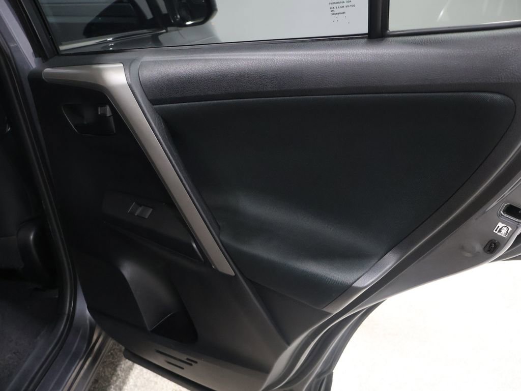 Used 2016 Toyota RAV4 LE image 21