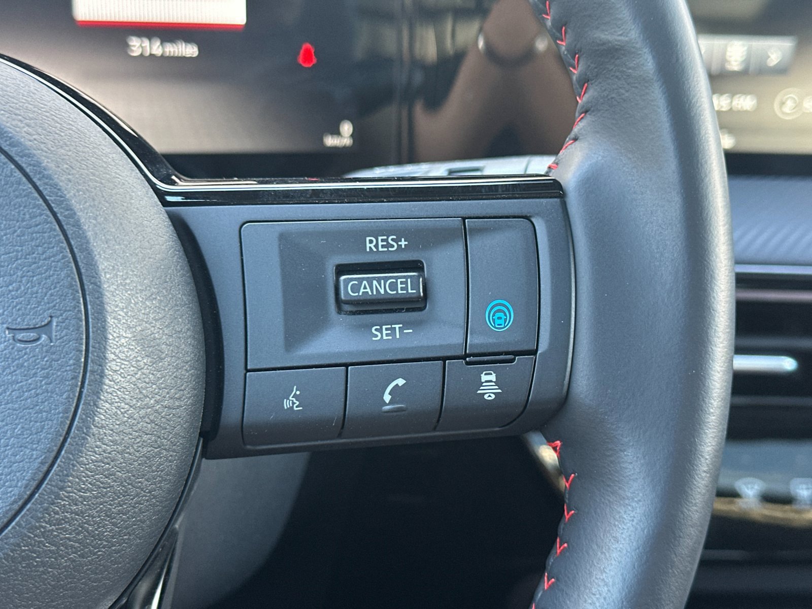 Used 2025 Nissan Kicks SR w/ SR Premium Package AWD/4WD image 27
