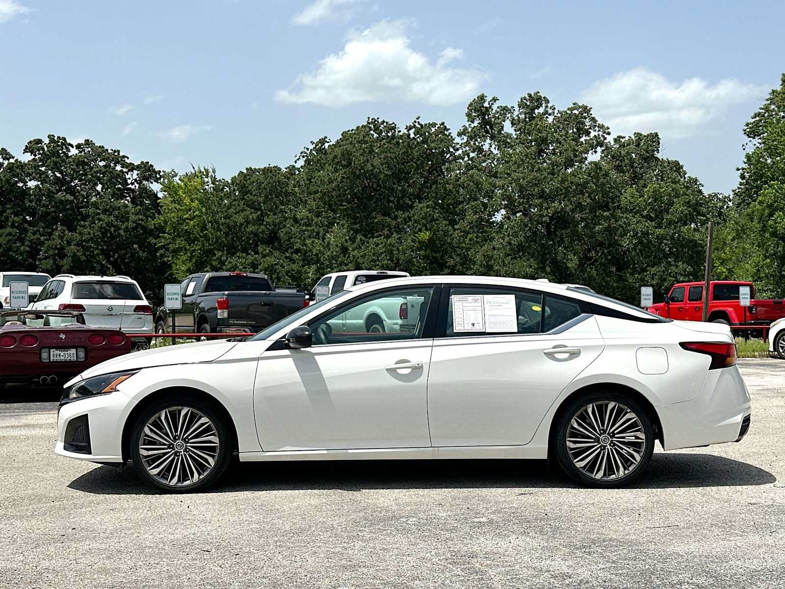 Used 2025 Nissan Altima 2.5 SR FWD image 12