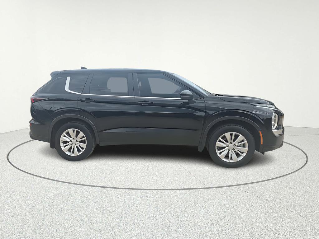 Used 2025 Mitsubishi Outlander ES image 8