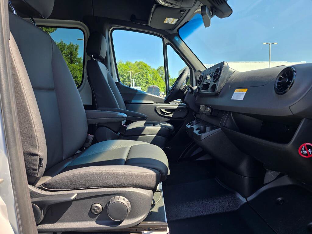 New 2025 Mercedes-Benz eSprinter 170 Cargo image 24