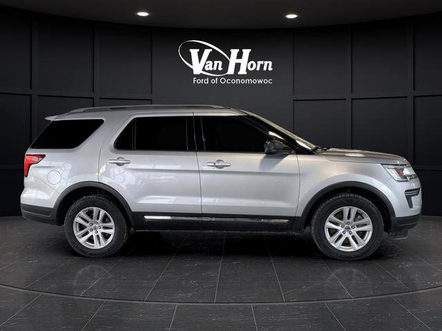 Used 2018 Ford Explorer XLT image 2