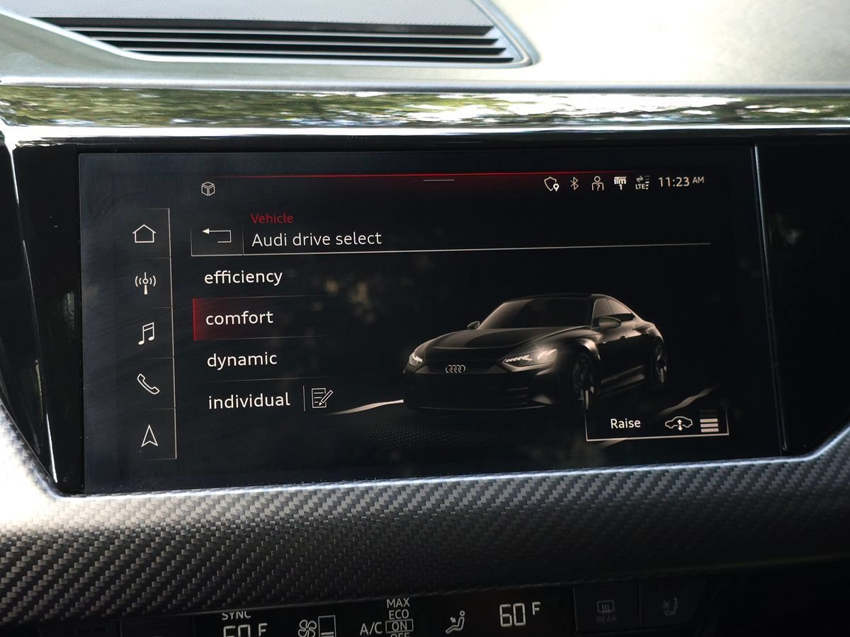 Used 2022 Audi RS e-tron GT w/ Carbon Performance Package AWD/4WD image 41