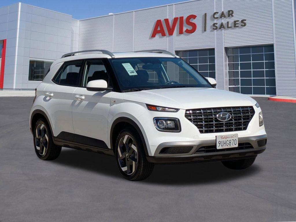 Used 2025 Hyundai Venue SEL image 3