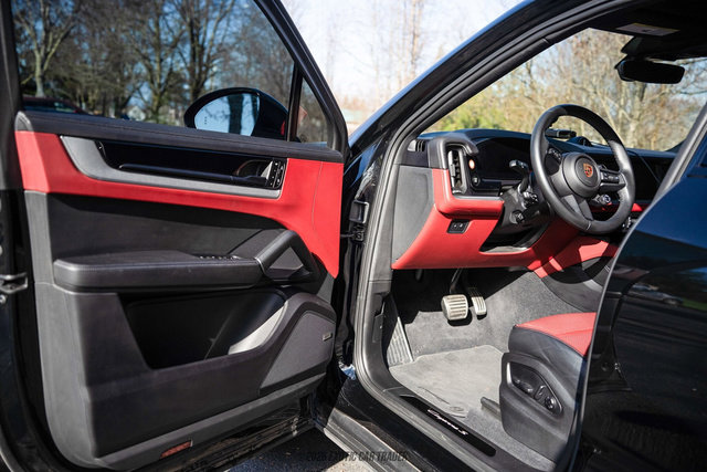 Used 2024 Porsche Cayenne S image 50