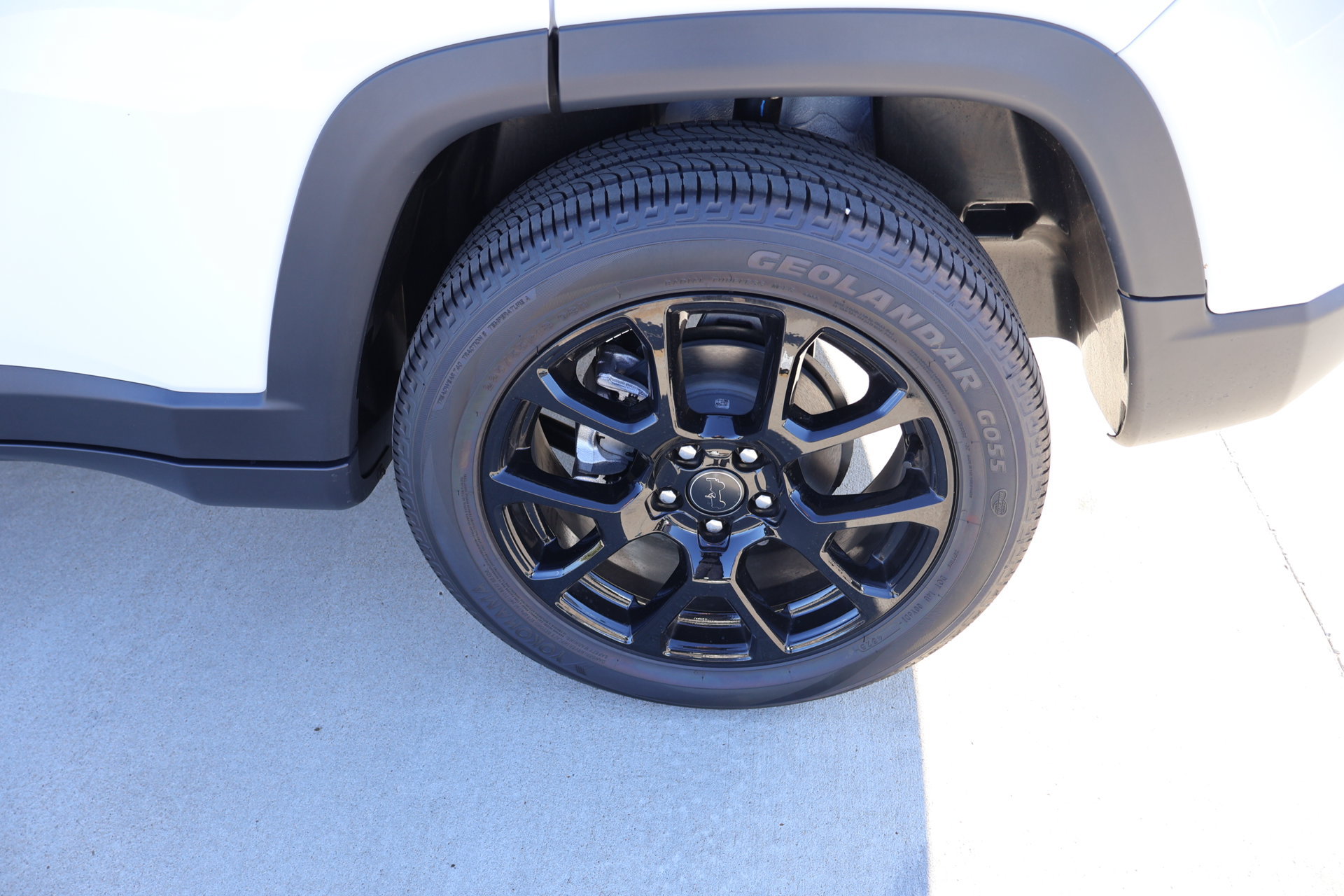 New 2026 Jeep Compass Latitude AWD/4WD image 18