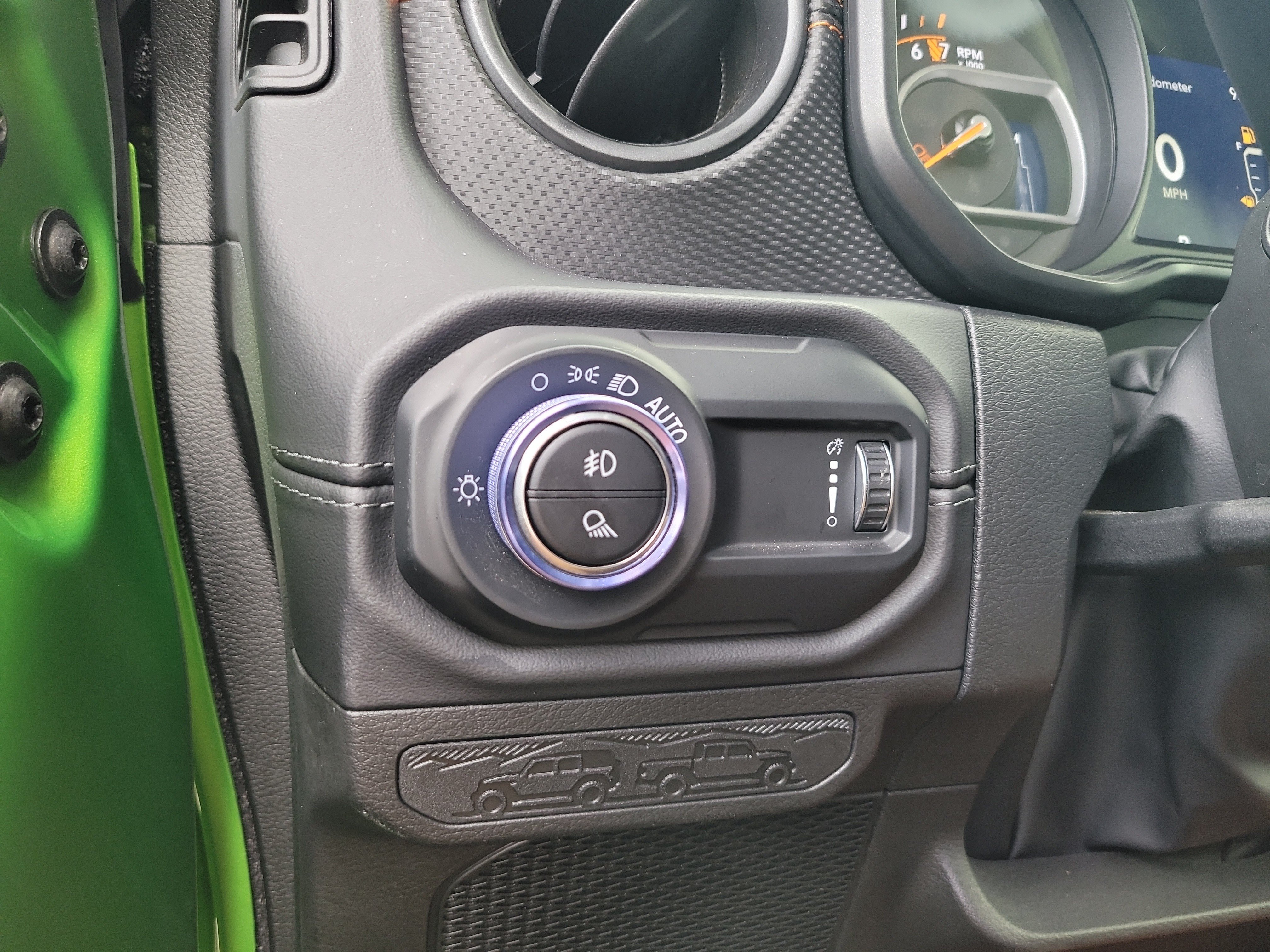 Used 2025 Jeep Gladiator Mojave w/ Safety Group AWD/4WD image 32