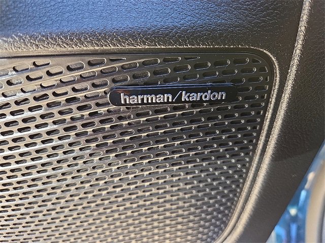 Used 2023 Chrysler Pacifica Limited w/ Uconnect Theater Family Group image 12