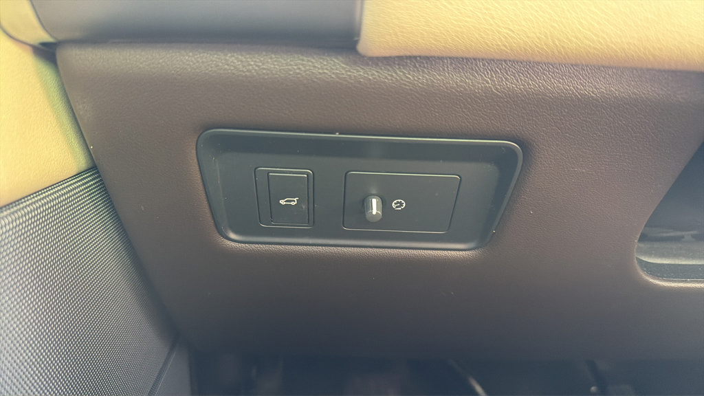 Used 2019 Land Rover Range Rover Sport SE AWD/4WD image 19