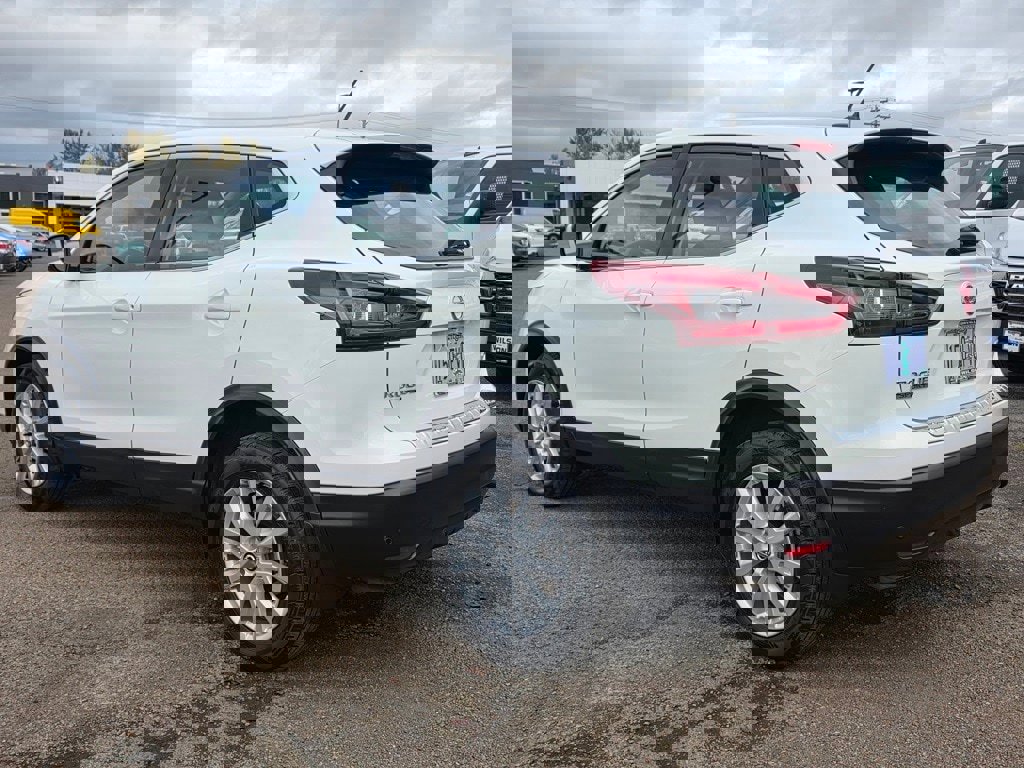 Used 2022 Nissan Rogue Sport S image 28