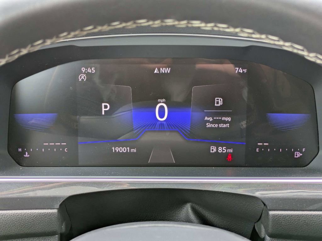 Used 2023 Volkswagen Tiguan SE R-Line image 39