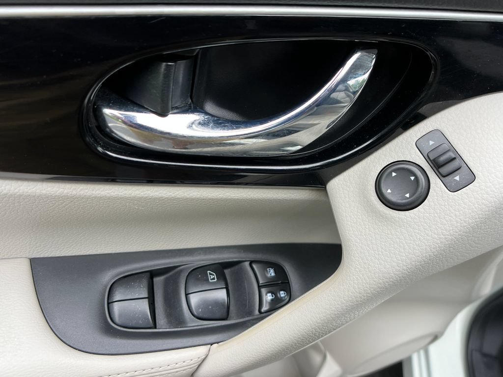 Used 2018 Nissan Rogue Sport SL w/ SL Premium Package AWD/4WD image 12