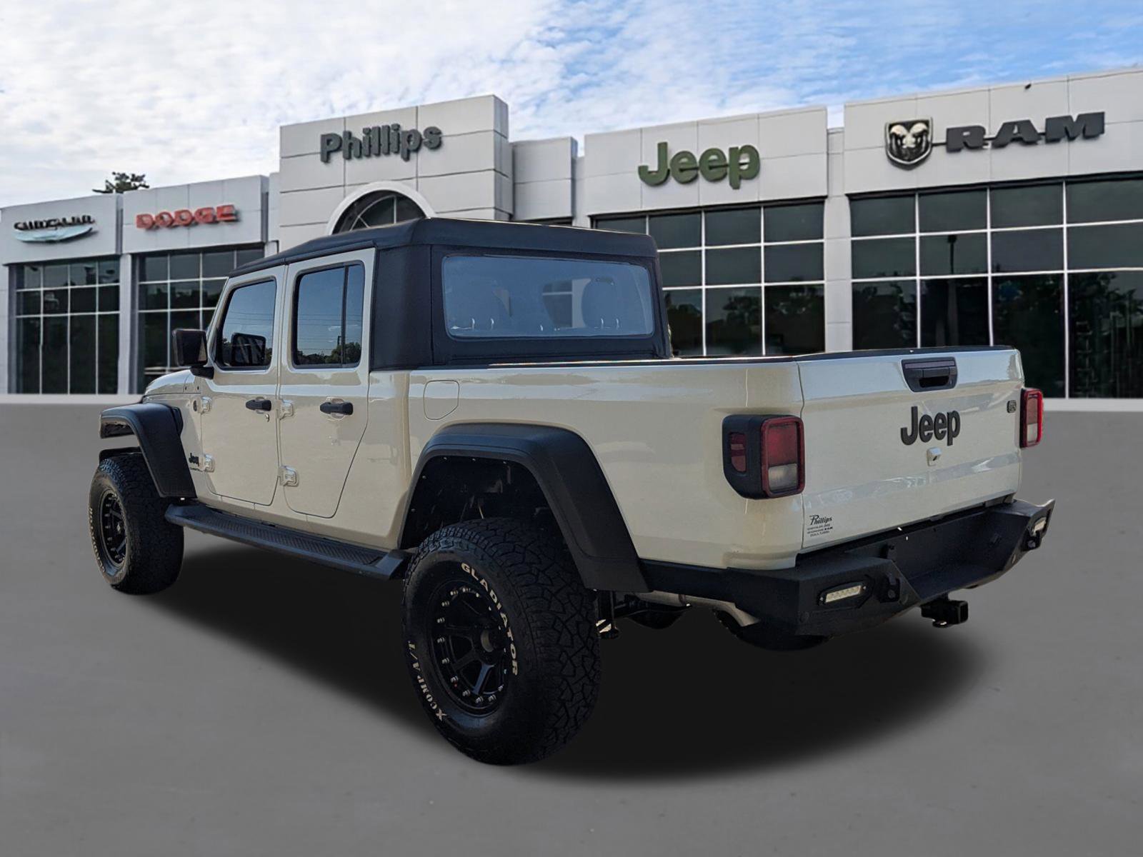 Certified 2023 Jeep Gladiator Sport image 5