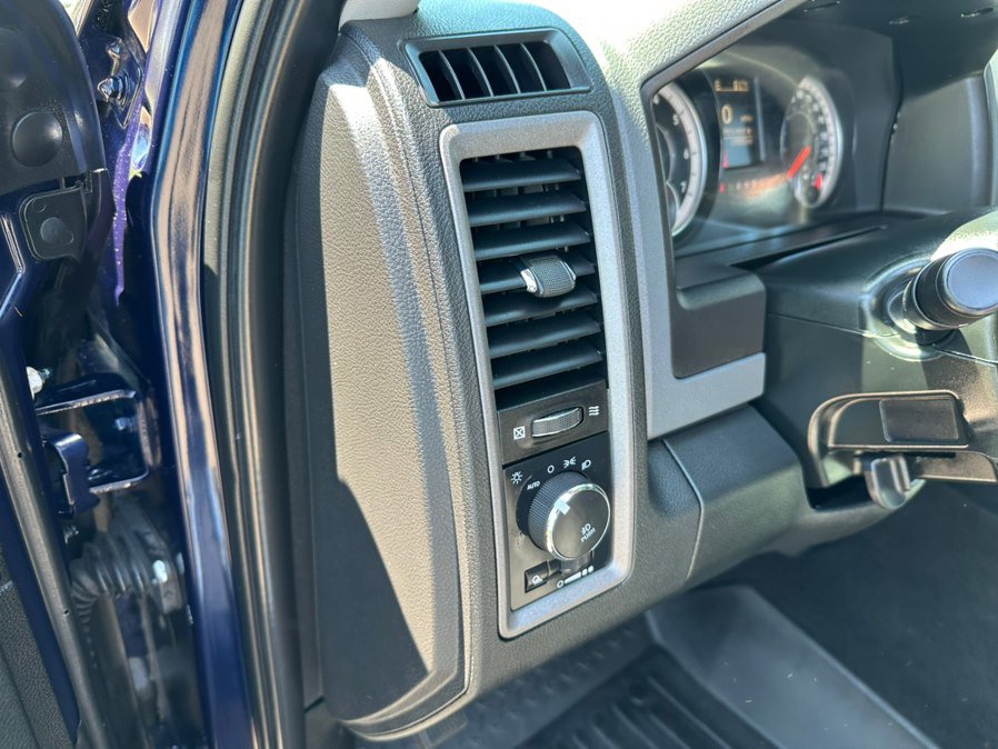 Used 2018 RAM 1500 Express AWD/4WD image 21