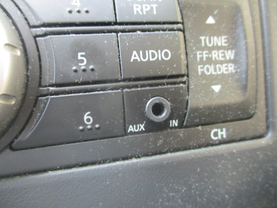 Used 2013 Nissan Versa SV w/ Convenience Pkg FWD image 37