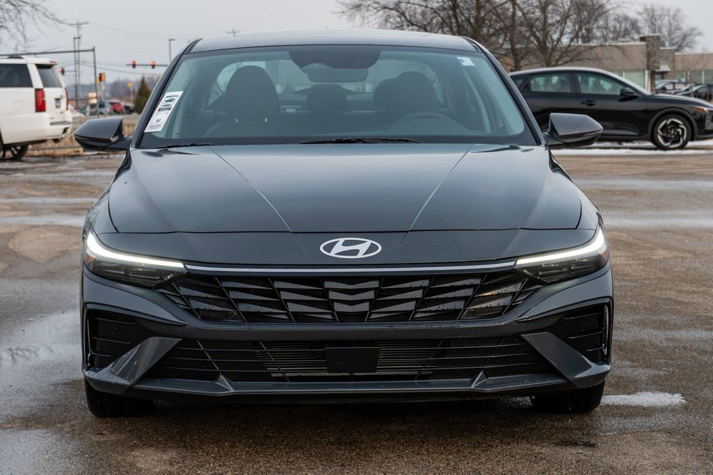 New 2025 Hyundai Elantra Limited image 2
